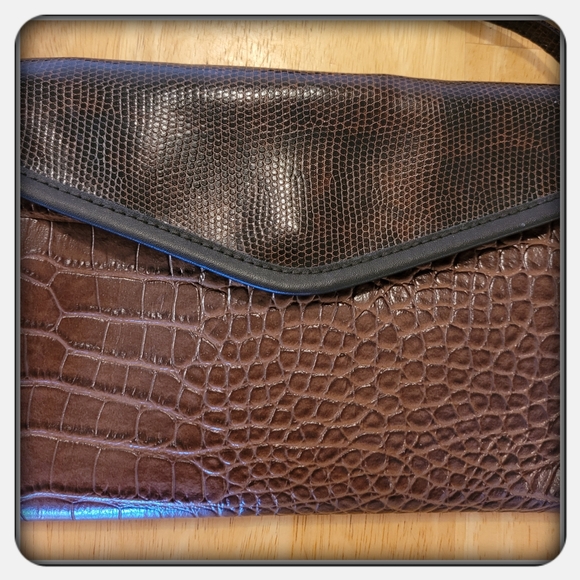 EUC Woman's Vintage Brown Faux Alligator Purse - Picture 6 of 6
